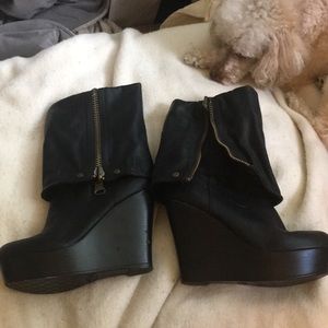 Heeled boots